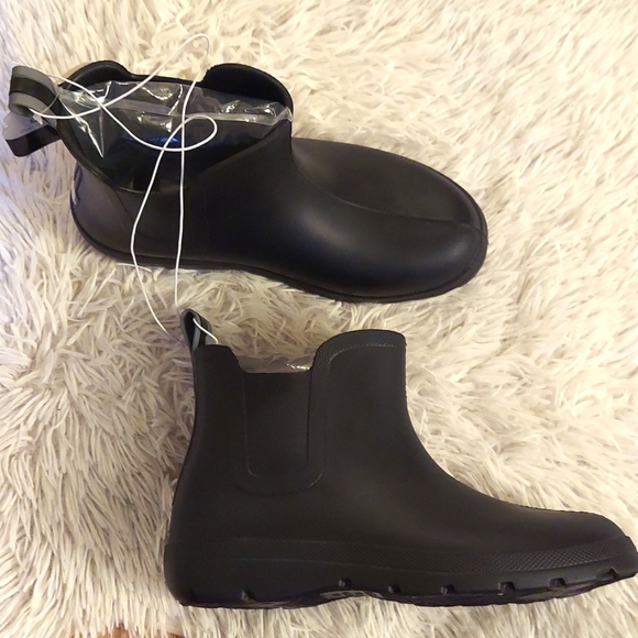 Totes Cirrus Slip Resistant Slip-on Rain Boots - Picture 3 of 8